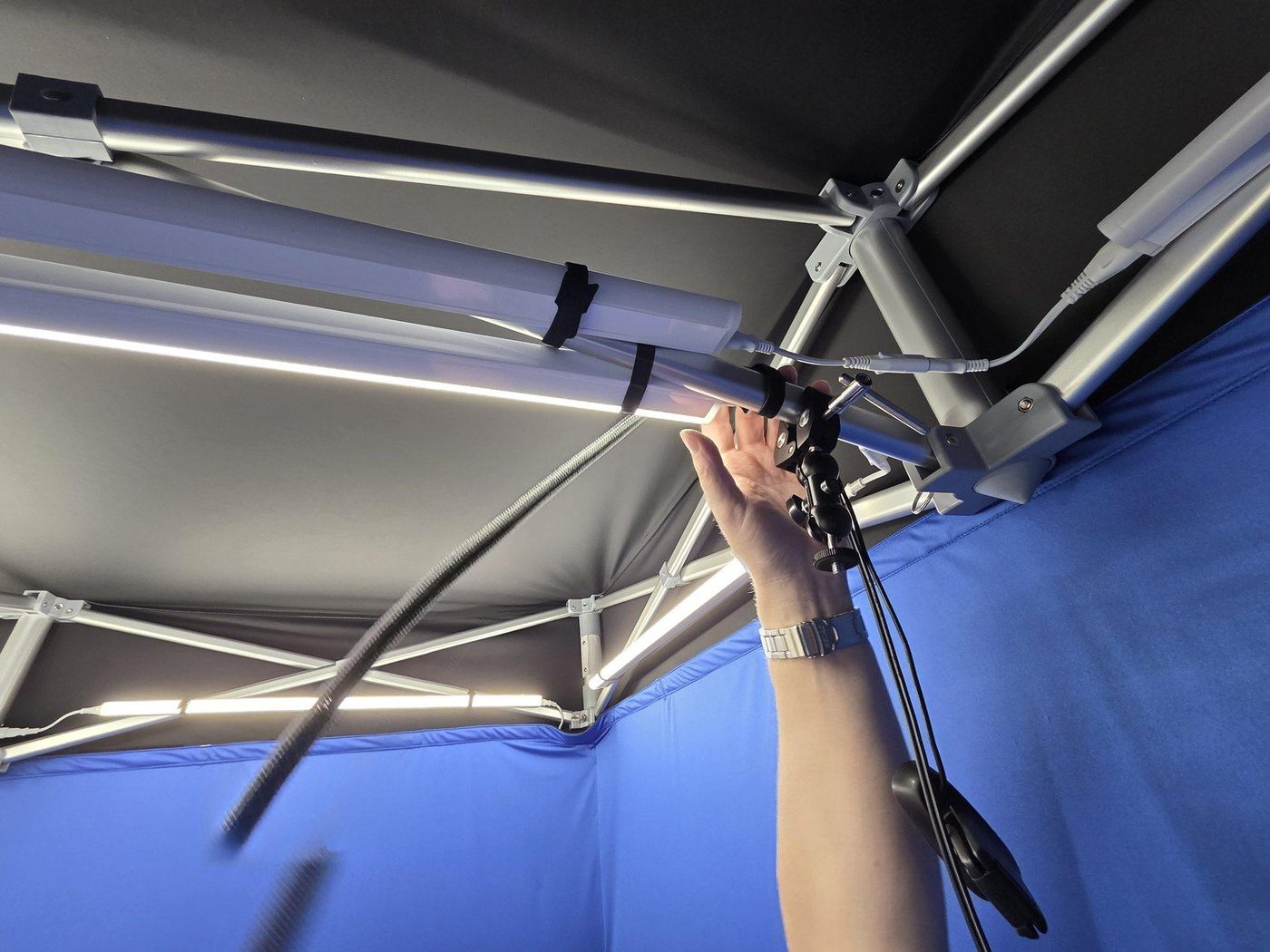 Connecting light bar to frame