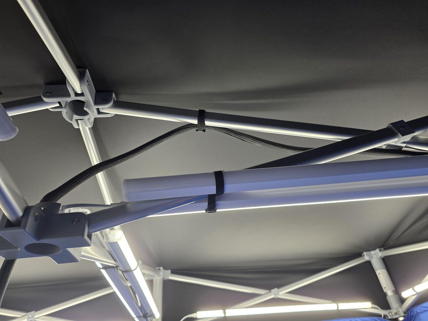 Mounted ceiling light bar